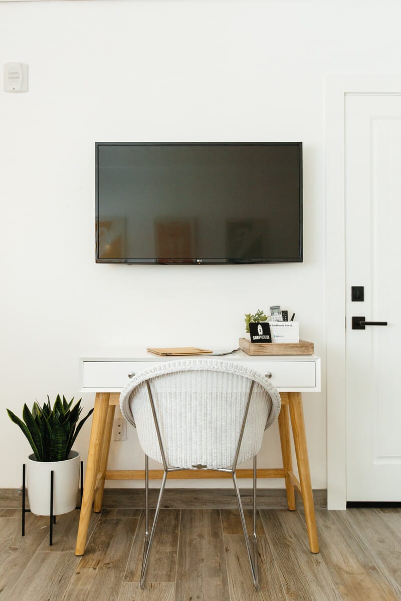 Surfhouse_interior_desk