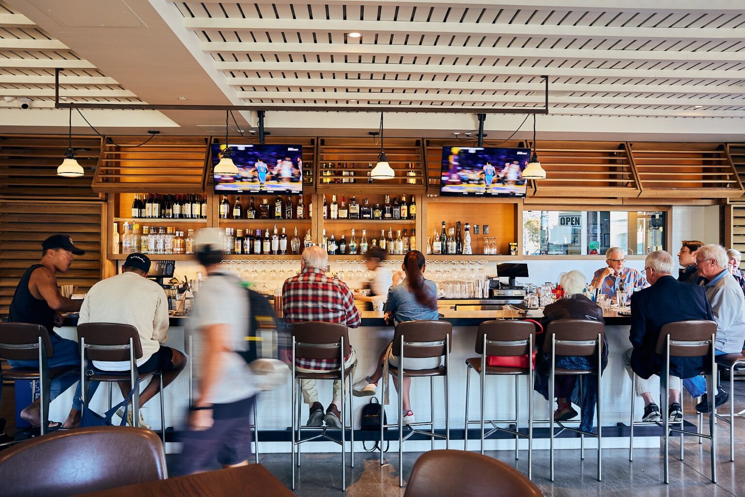 Heisler Building Laguna Beach Welcomes a New Casual Seafood Restaurant