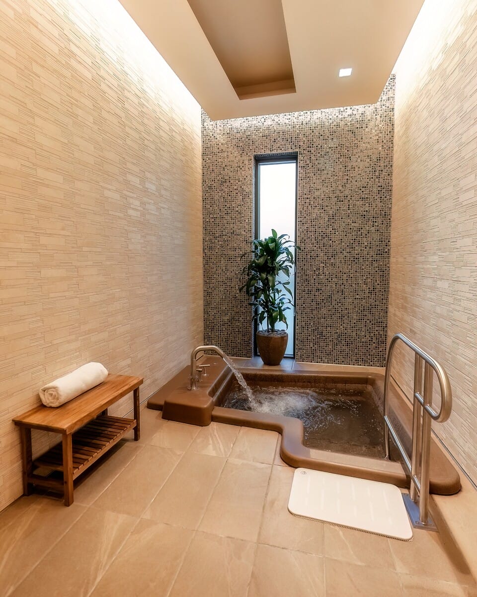 The Spa at Sec-he SecheSpa_BeautyShot_MineralBath_2_4x5_Final