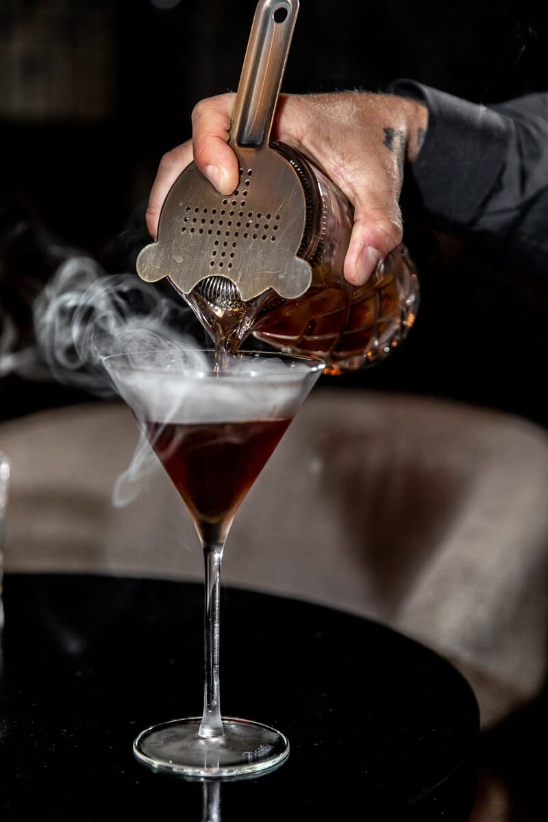 Seymour's_CraftingaCocktail-min