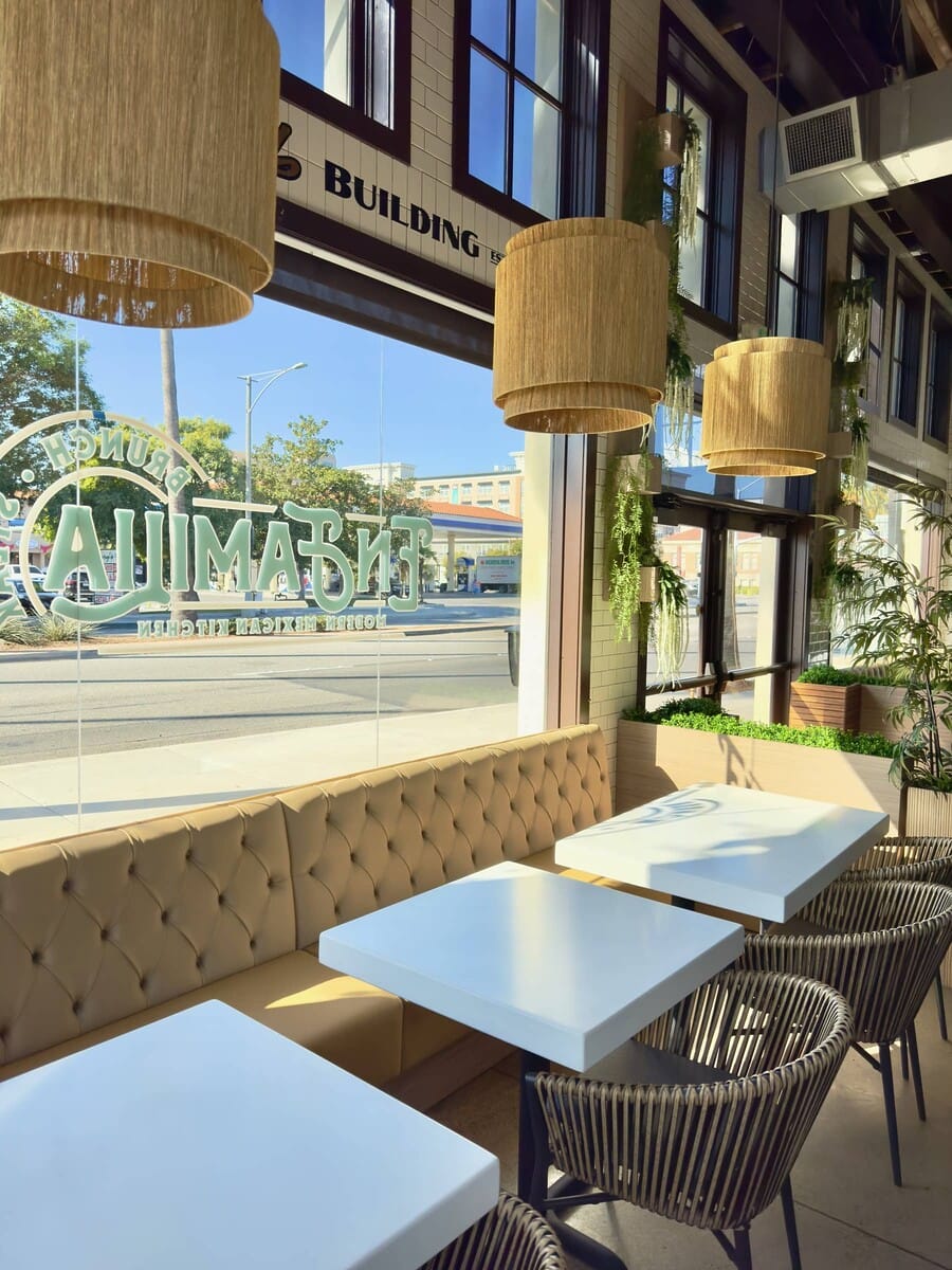 En Familia image1-min