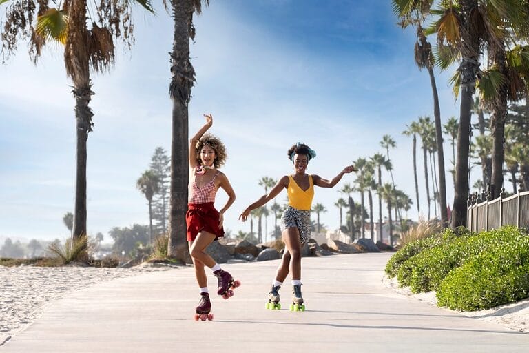 hotel-del-coronado-roller-skating-girls-(2)-min