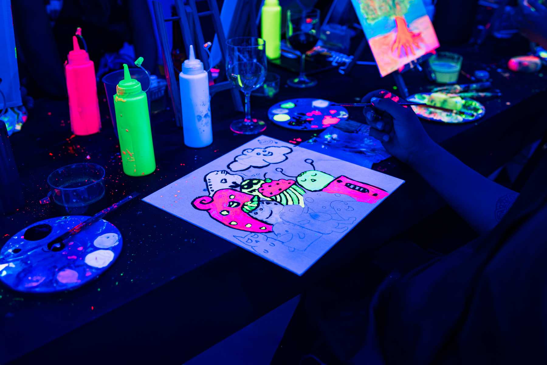 Neon Brush Experience 527766-PAINT_IN_THE_DARK_MK1_AV-73_kiwnnw-b8030d-original-1709061180