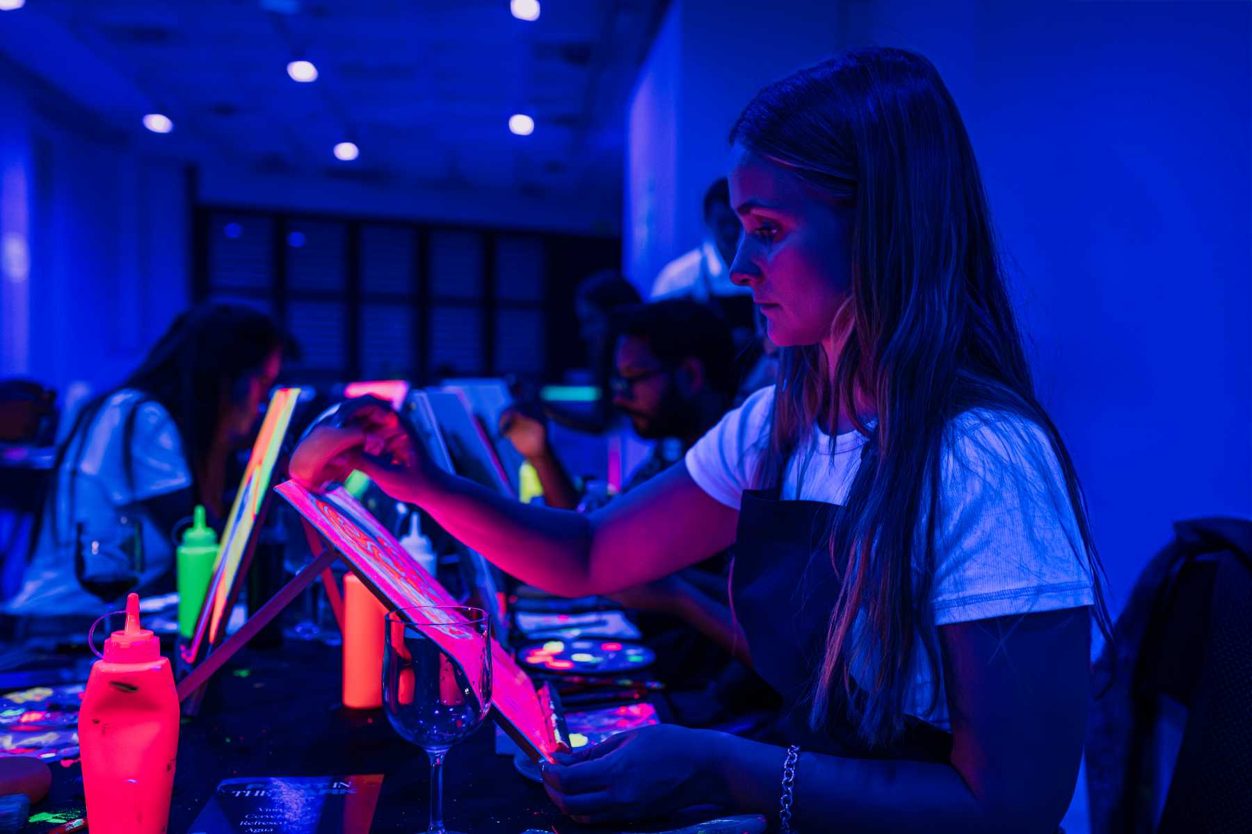 Neon Brush Experience 527774-PAINT_IN_THE_DARK_MK1_AV-88_qxdzon-bea17c-original-1709061253