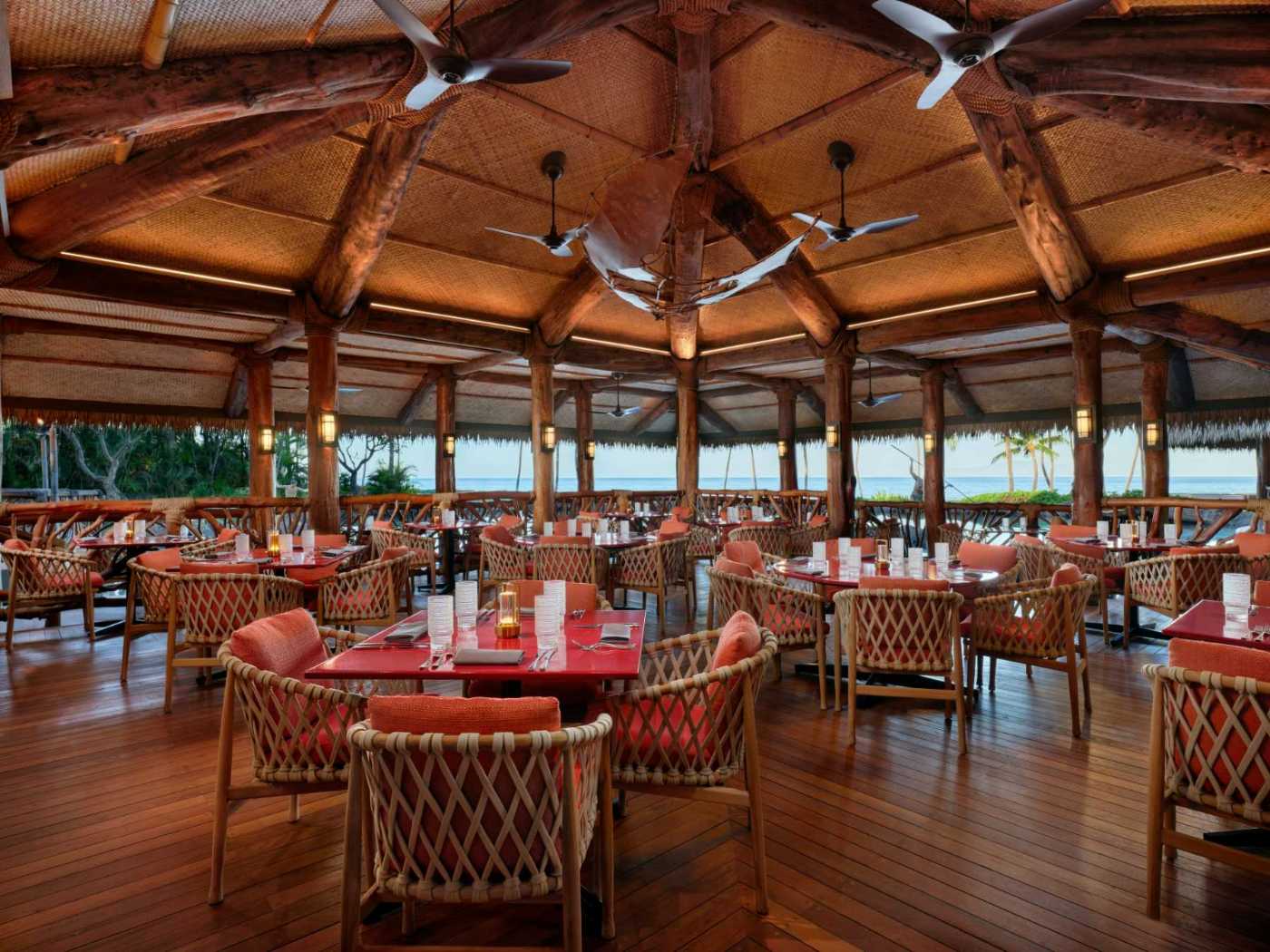 Humuhumunukunukuāpuaʻa WEB_HumuMainDining AB 1