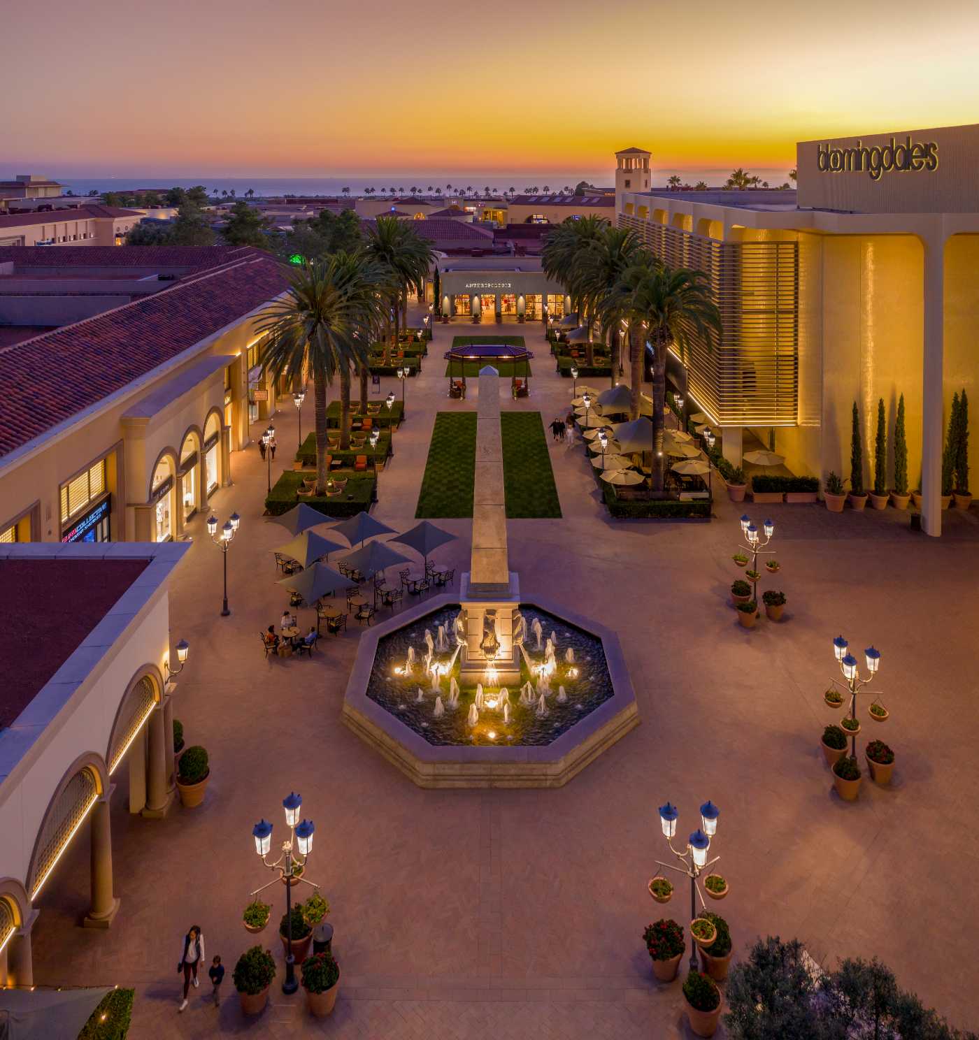 Fashion Island Live on the Lawn