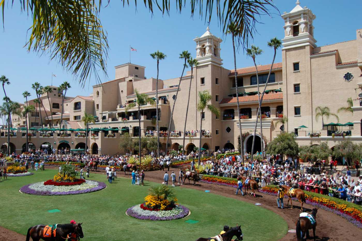 Sundays at Del Mar Thoroughbred Club