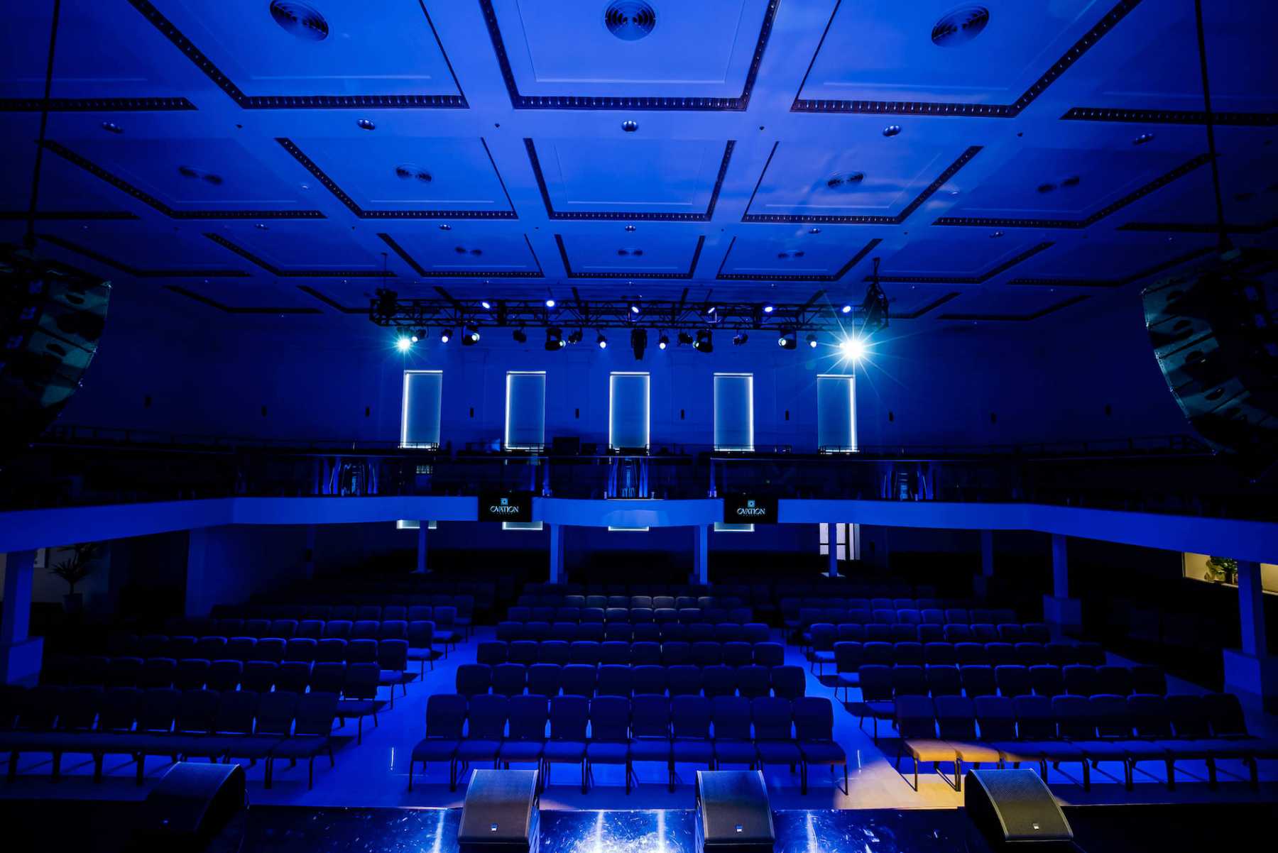 Ovation Square THEATRE STYLE2