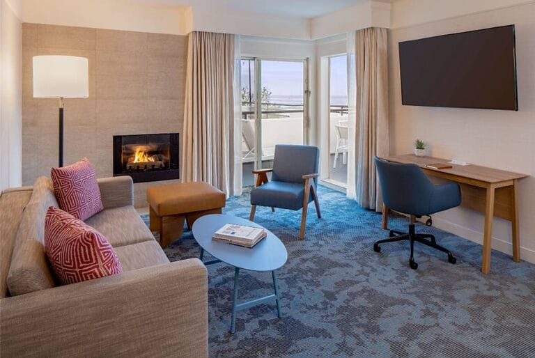 Hilton Garden Inn Dana Point SNADB_SURFSIDE SUITE_PARLOR 2_K1LFU1