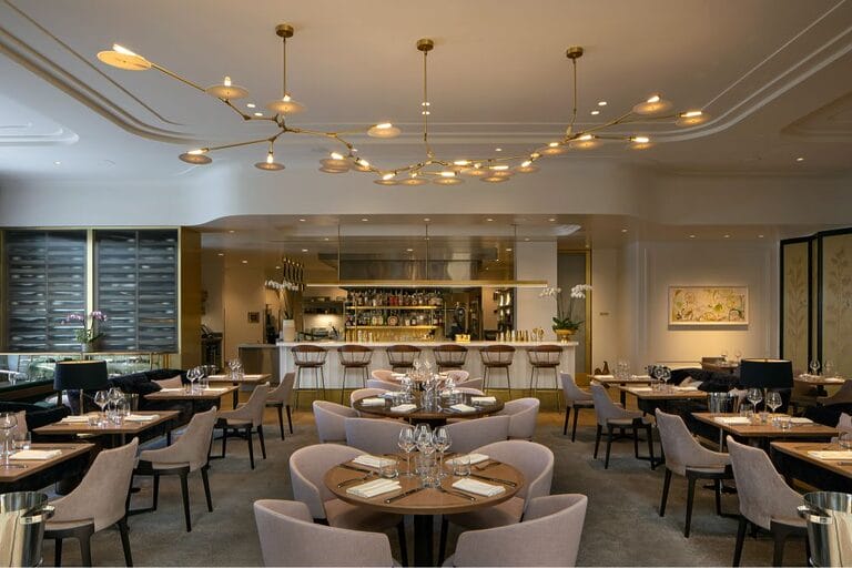 knifepleat_diningroom_tombonner copy