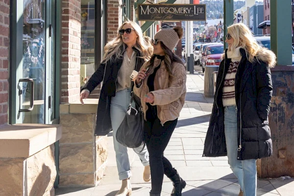 black-rock-mountain-resort-park-city-lifestyle-shopping13_sm_725x0-is.600x400