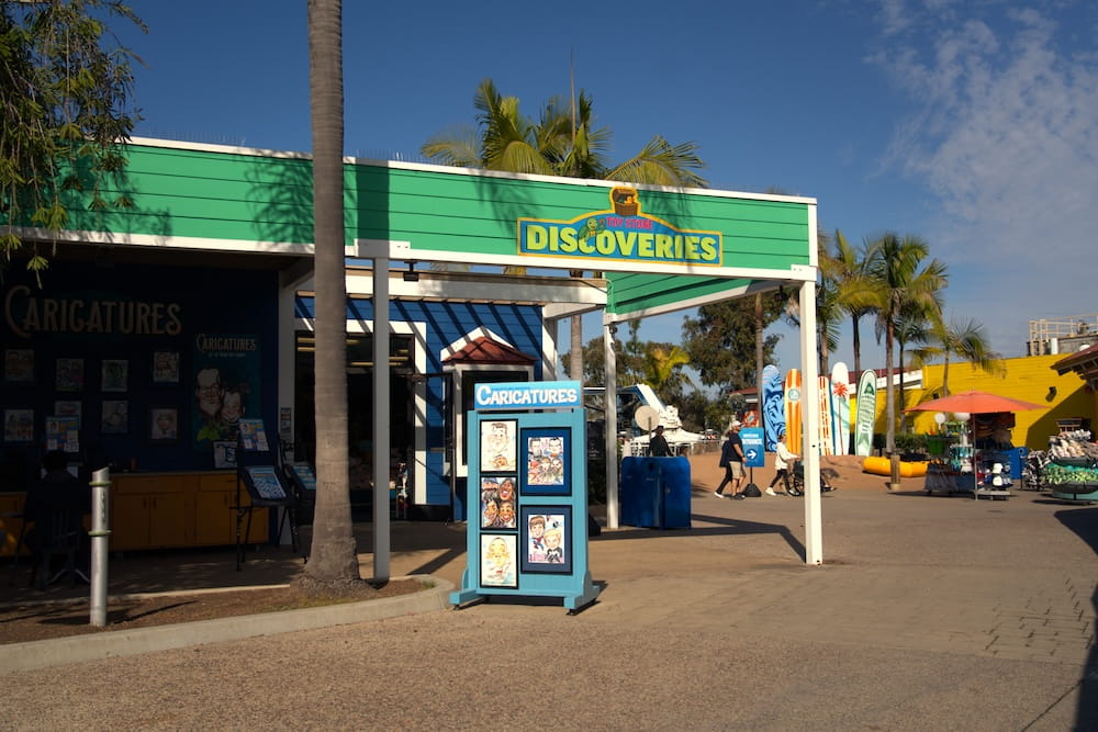 SeaWorld 26_SWC_Merch_Discoveries Toy Store_Photos 1