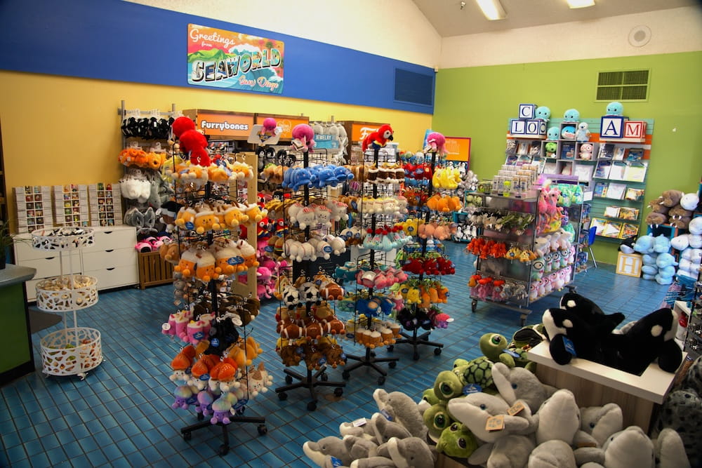 SeaWorld 26_SWC_Merch_Discoveries Toy Store_Photos 3