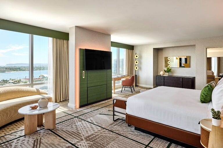 Omni_San_Diego_Hotel-Presidential_suite_bedroom_LKP