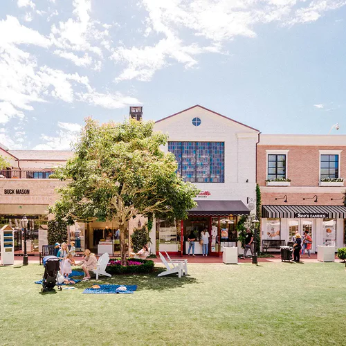 Palisades Village reopening