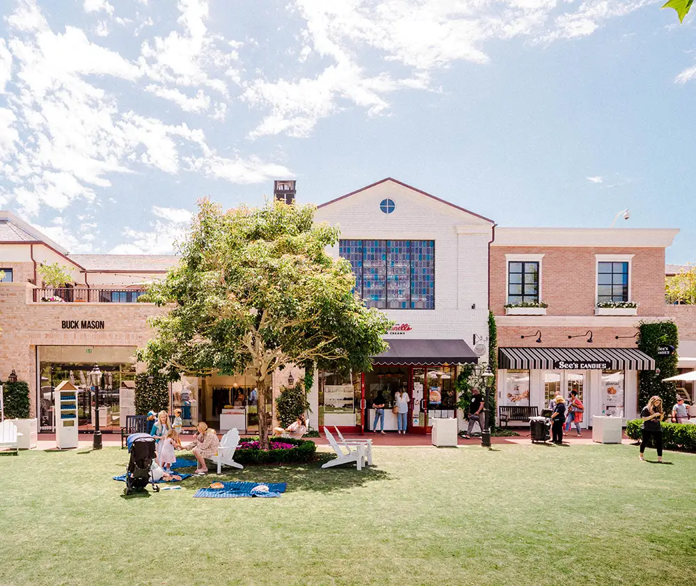 Palisades Village reopening